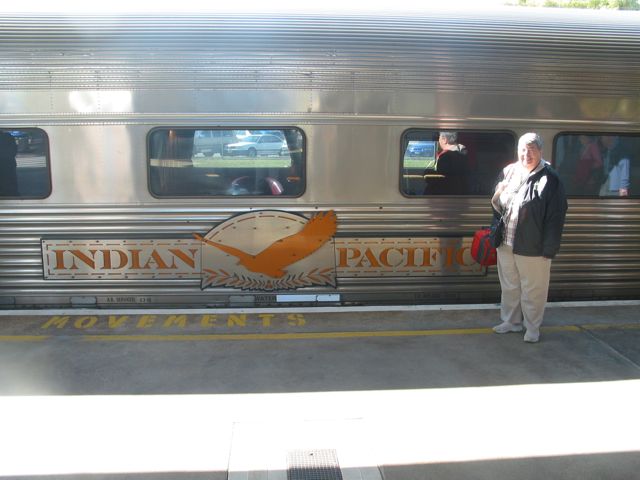 20100907-IndianPacific-Arrival-Dolores