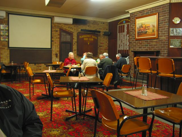 20100907-MtBarkerWA-PlantagenetHotel-DiningRoom1-Hikers