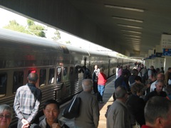 20100907-IndianPacific-CrowdMilling