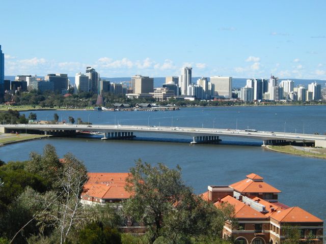 20100916-08-PerthWA-OldSwanBrewery-SwanRiver-Downtown