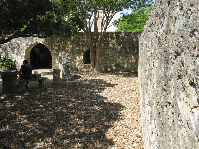 20100401-23-SanAntonioTX-Alamo-wall