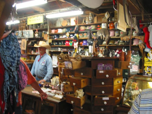 20100402-07-LuckenbachTX-Store