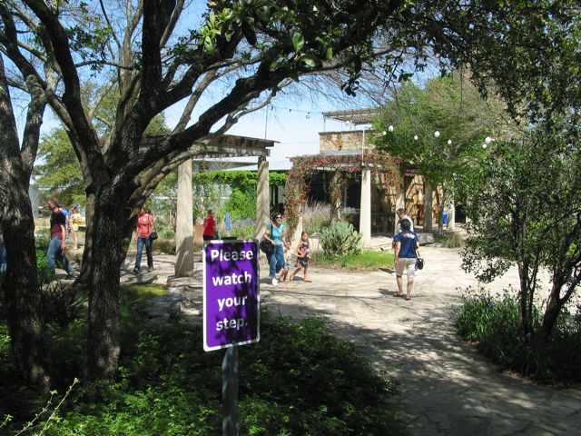 20100403-29-AustinTX-LbJWC-Courtyard