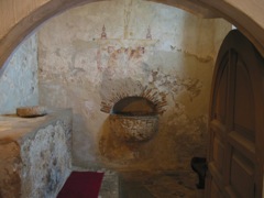 20100405-18-SanAntonio-ChurchSmallAltar-and-HolyWater