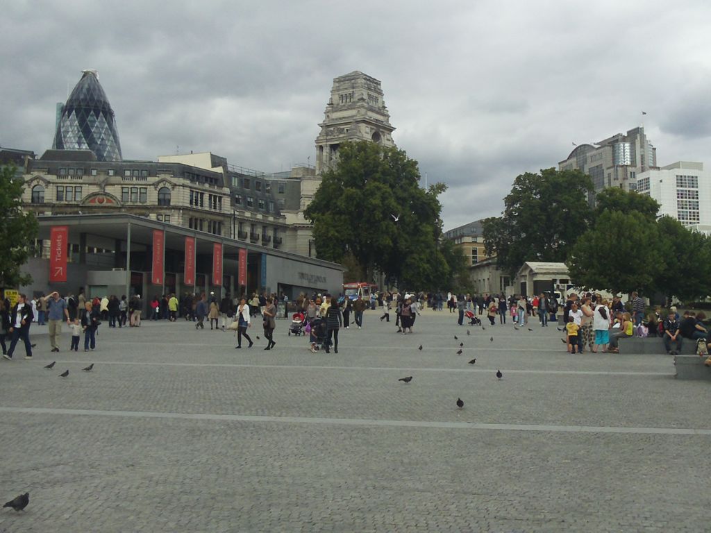 Square outside Tower Of London yard