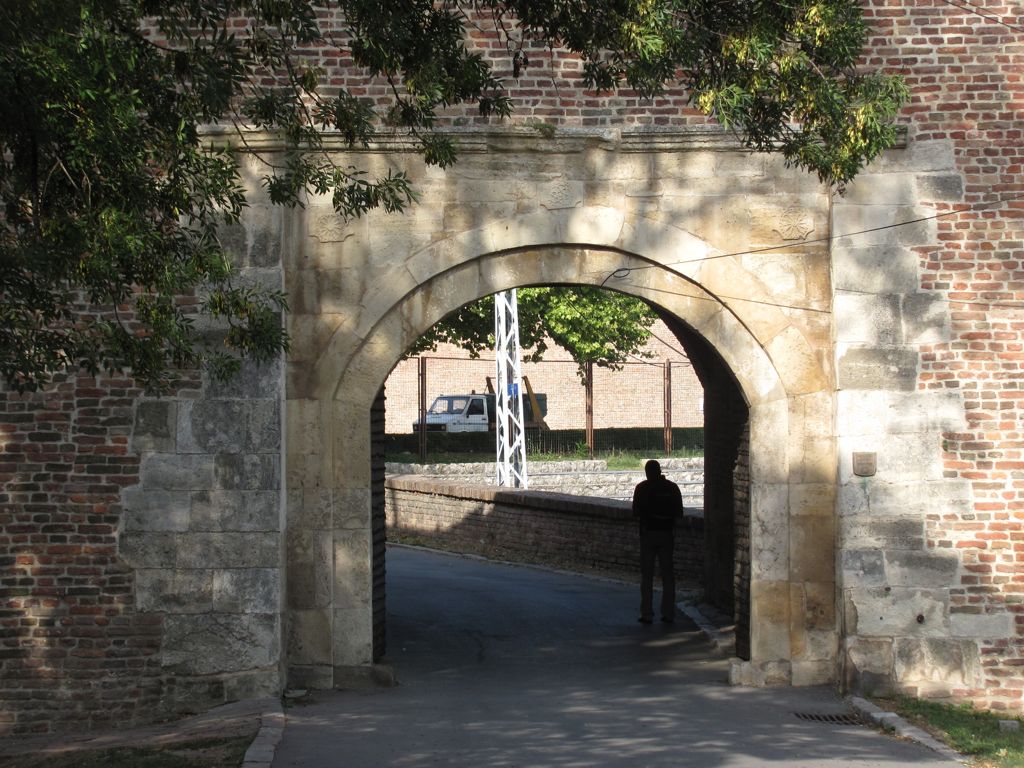 Gate