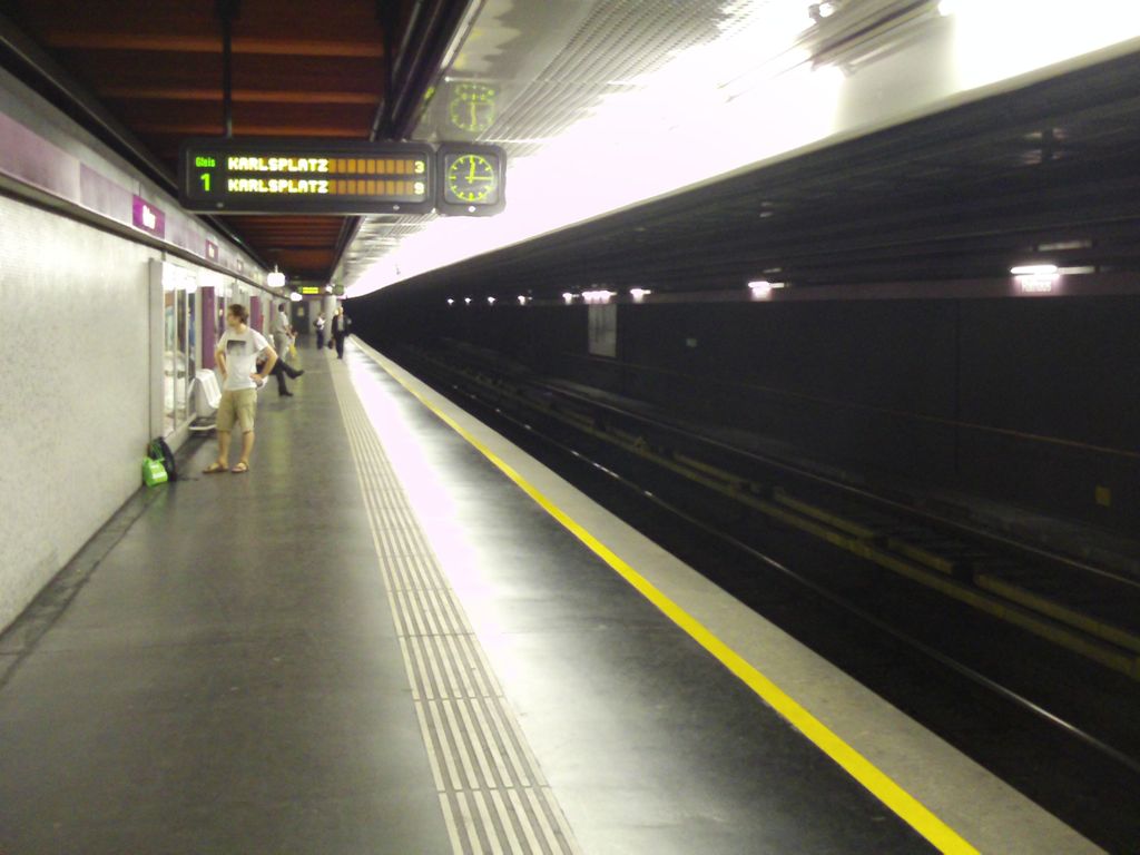 20110913-Vienna-Ubahn