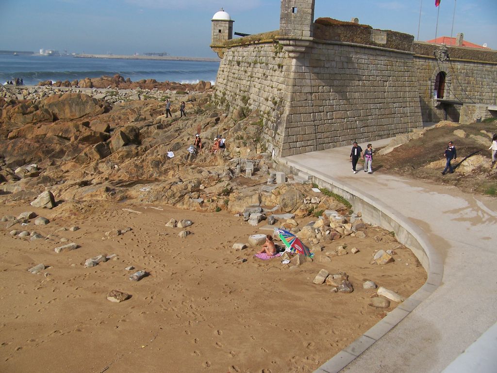 20111030-Porto-Sunbathers