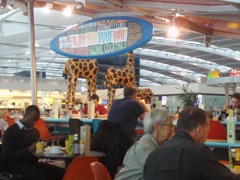 20111107-Heathrow-GiraffeRestaurant