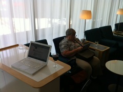 20120621-EWR-SAS_Business_Lounge_Dolores