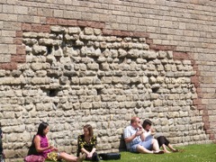 027-CardiffCastle-RomanStonesInWall