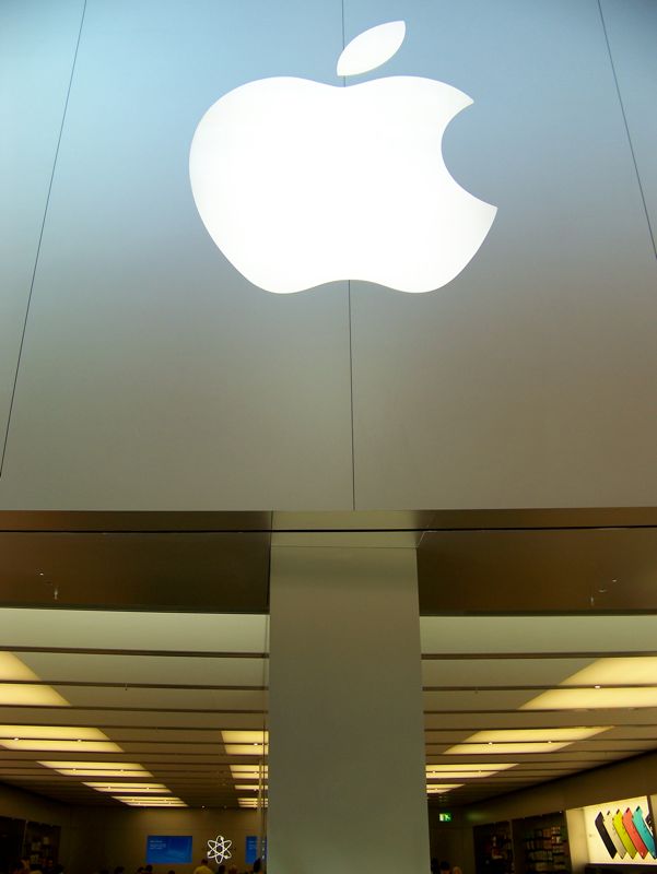 020-Cariff-AppleStore