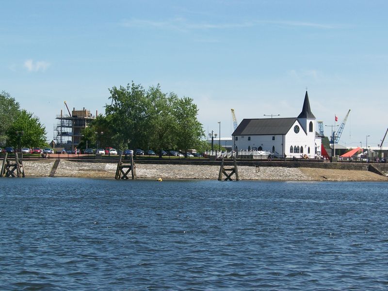 055-Cardiff-ViewFromBoat-NorwegianChurch