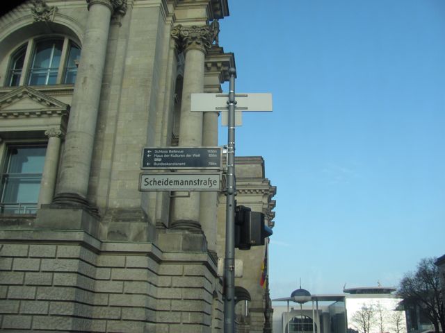 08-BacksideOfReichstag