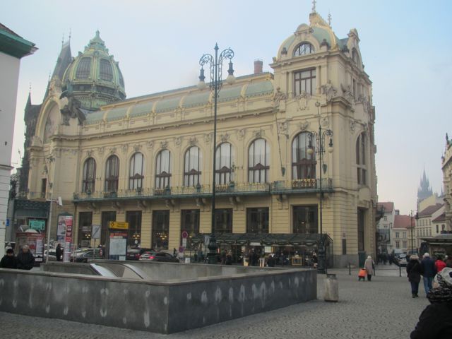 06-InRepublicSquare