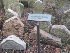 40-JewishCemetery-OldestStone