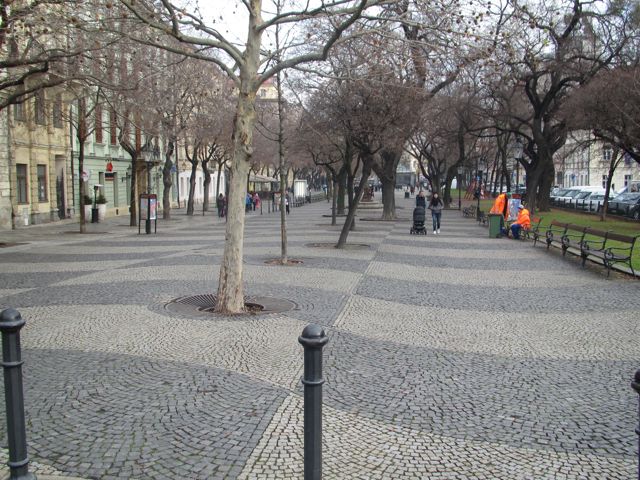 22-Plaza