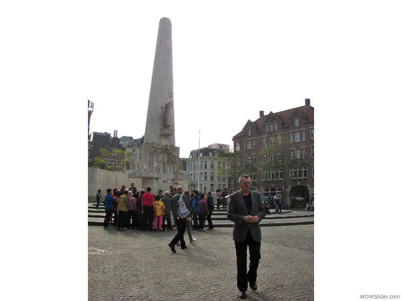 08 War Memorial and Owen