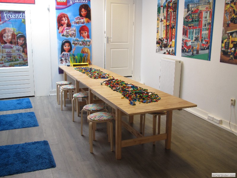 54-LegoStoreBackRoom