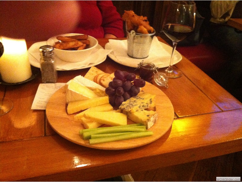 38-SancturyHouse-Pub-Cheeseboard