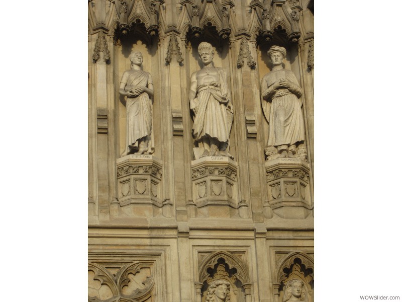 19-WestminsterAbbey-StatuesOfMartyrs