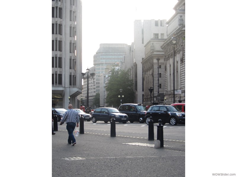 30-ParliamentSquareTraffic