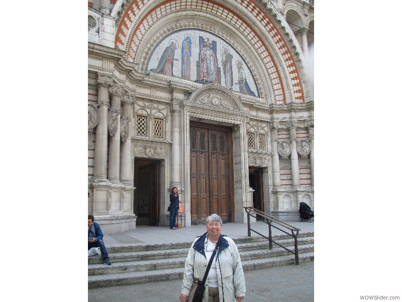 04-FrontOfWestminsterCathedral