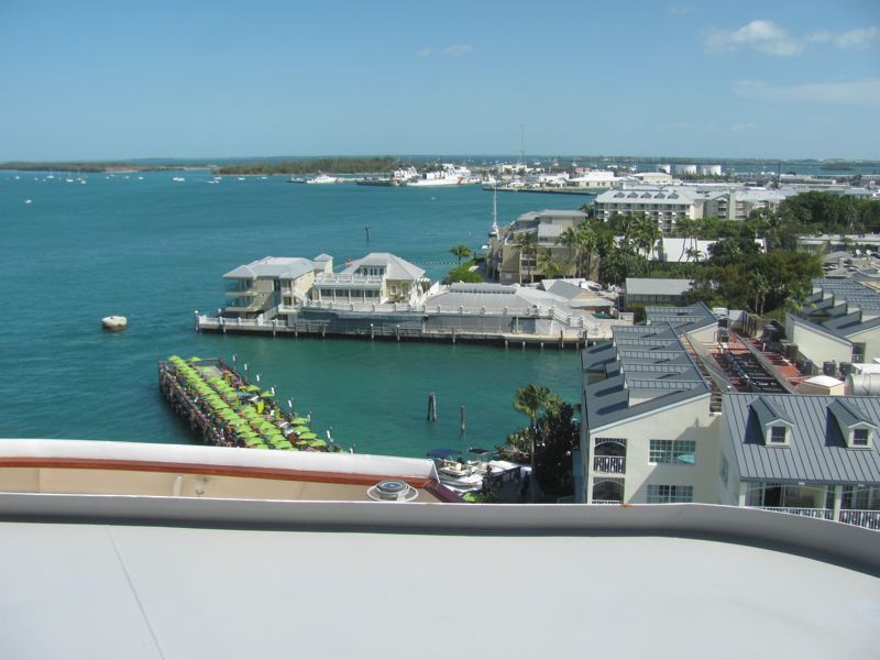 09-KeyWest-AlongFrontStreet