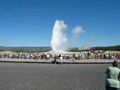 20070709-YellowstoneWY04-OldFaithful-erupting