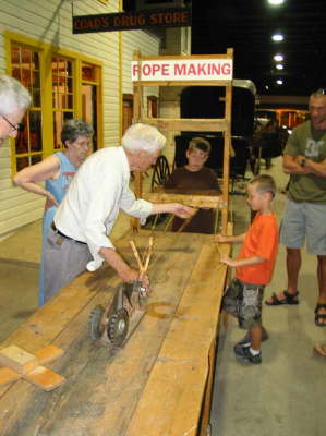 20070717-20-SaskatoonSK-WDM-RopeMaking