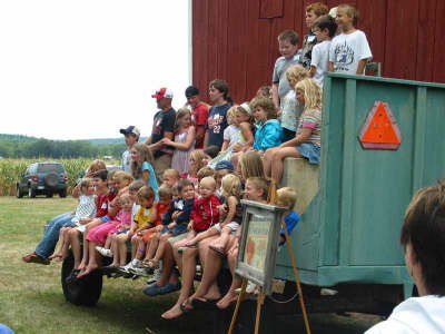 20070804-32-WheelerWI-KidsOnWagon